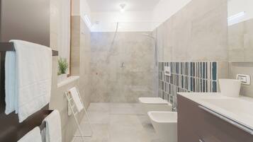 Apartment (Dream Lake Apartment 2) | Bathroom | Shower, bidet, towels, soap