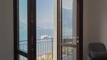 Apartment (Dream Lake Apartment 2) | Wohnbereich | 32-Zoll-Smart-TV mit Digitalempfang