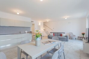 Apartment (Dream Lake Apartment 1) | Living area | 32-inch Smart TV with digital channels