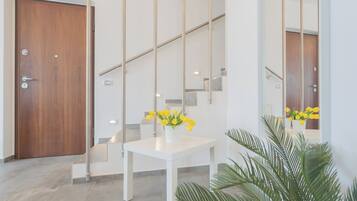 Apartamento (Dream Lake Apartment 2) | Zona de estar | Smart TV de 32 pulgadas con canales digitales