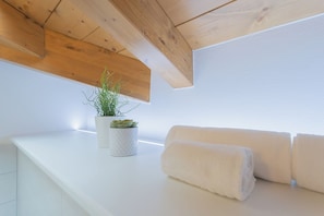 Apartment (Dream Lake Apartment 2) | Badezimmer | Dusche, Bidet, Handtücher, Seife