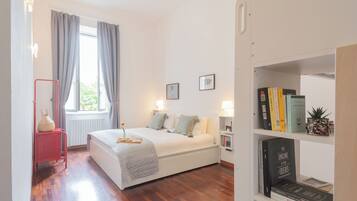 Apartment (1 Bedroom) | 1 bedroom, laptop workspace, iron/ironing board, cribs/infant beds