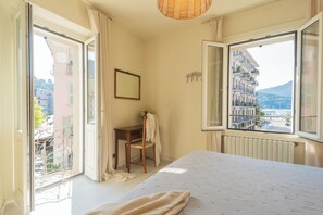 2 bedrooms, iron/ironing board, cribs/infant beds, bed sheets