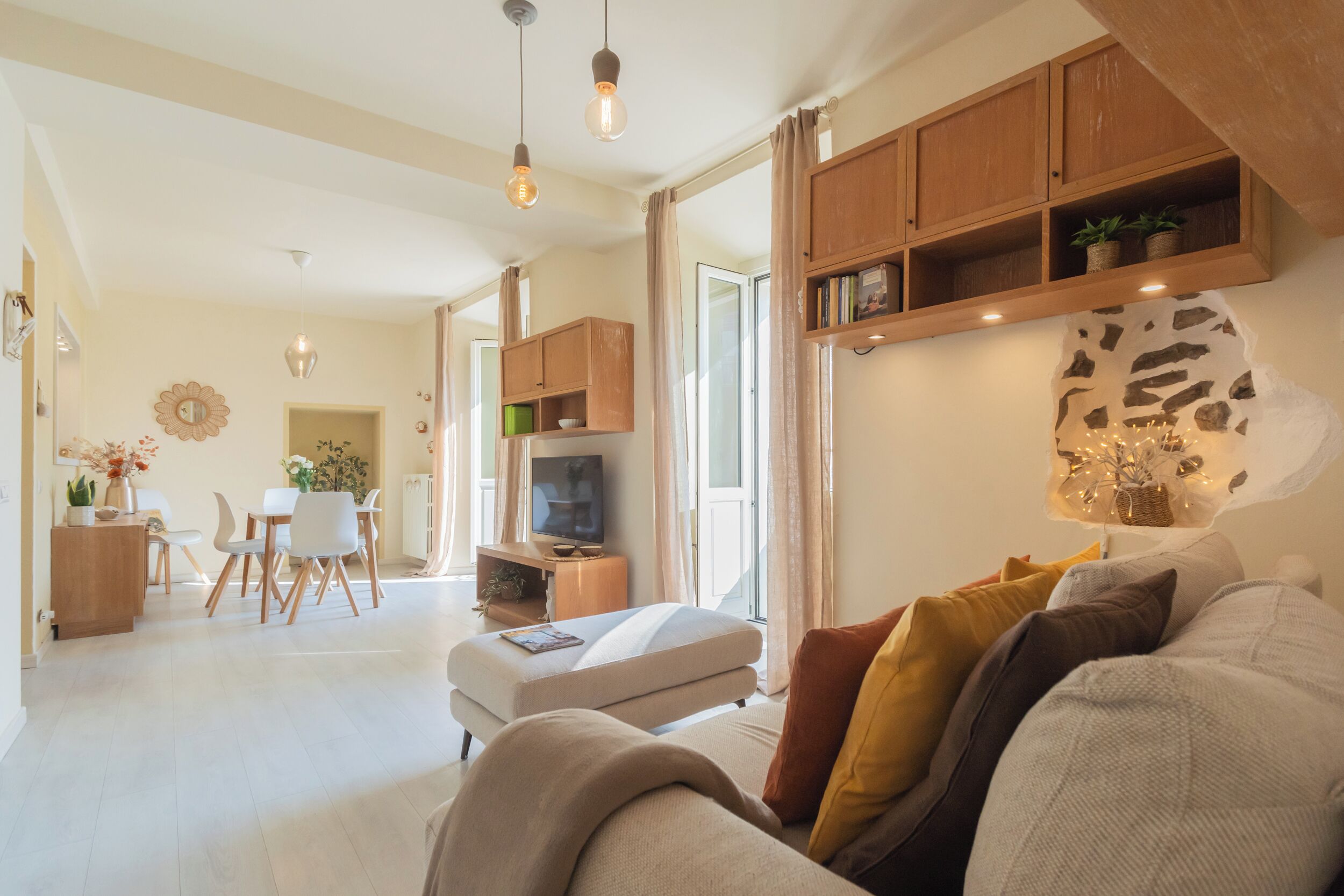 Apartment, Balcony (Linda 2) | Living area | 32-inch flat-screen TV with cable channels