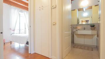 Apartment (2 Bedrooms) | Bathroom | Shower, bidet, towels, soap
