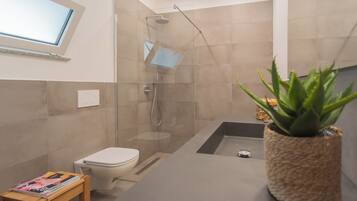 Departamento (1 Bedroom) | Baño | Regadera, bidet, toallas, jabón