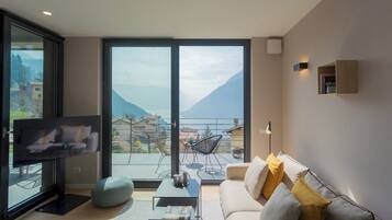 Appartement (1 Bedroom) | Coin séjour | TV connectée de 32 pouces avec chaînes numériques