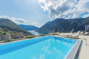 Outdoor pool - Residenza Maxim With Pool by Rent all Como (Nesso)