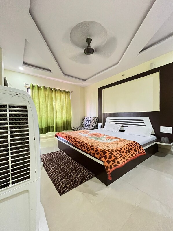 Deluxe Double Room, City View | Soundproofing, free WiFi