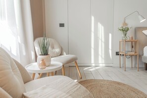 1 habitación y espacio para trabajar con laptop