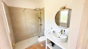 Shower, hair dryer, towels, soap - 2.3. El Mirador - Est Canutells (Es Canutells)