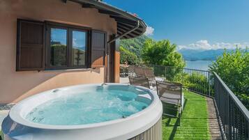 Villa (4 Bedrooms) | Terraza o patio