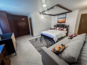 4 Schlafzimmer, Schreibtisch, Bügeleisen/Bügelbrett, kostenloses WLAN