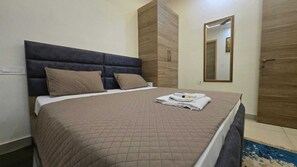 Desk, laptop workspace, soundproofing, free WiFi - G8 Hotel (Kharar)