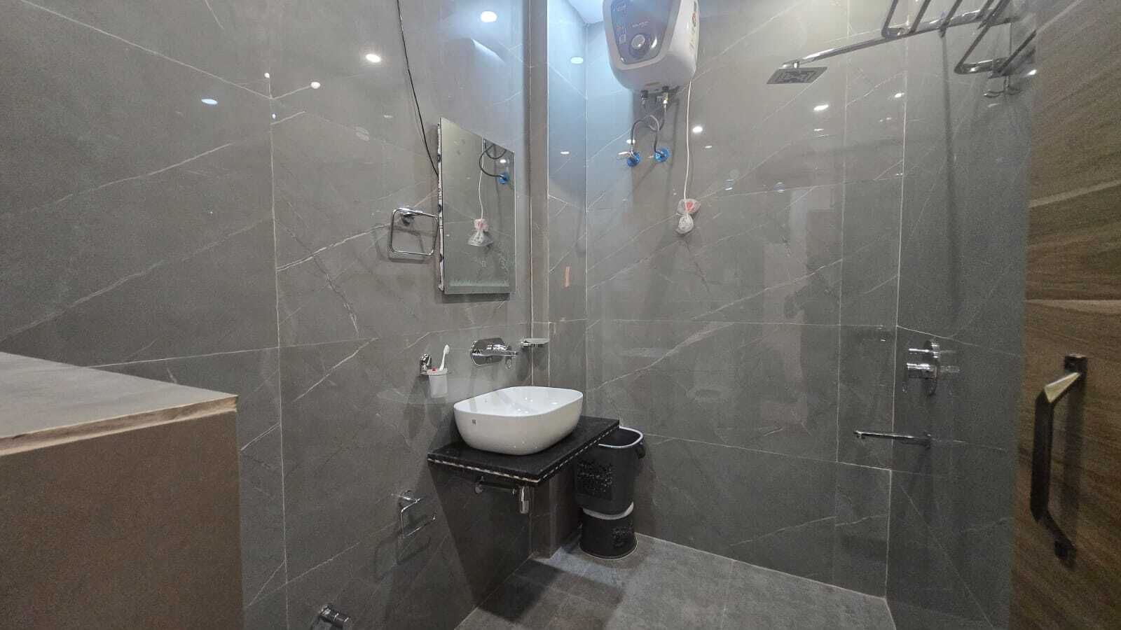 Shower, towels, soap, shampoo