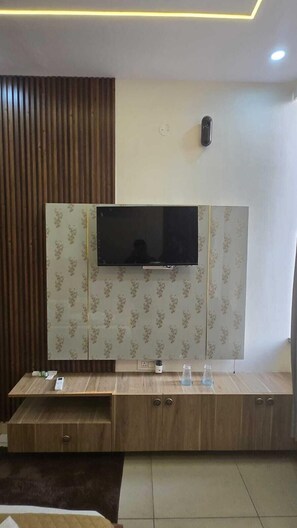 Television - G8 Hotel (Kharar)