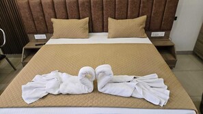Desk, laptop workspace, soundproofing, free WiFi - G8 Hotel (Kharar)