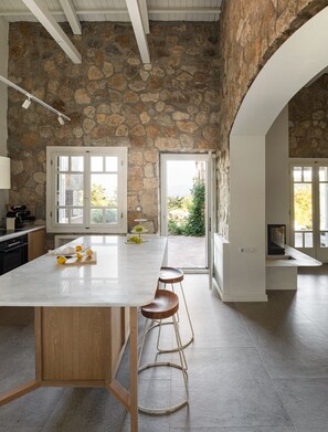 Private kitchen - Constantin Villa By Halkidiki Villas (Kassandra)