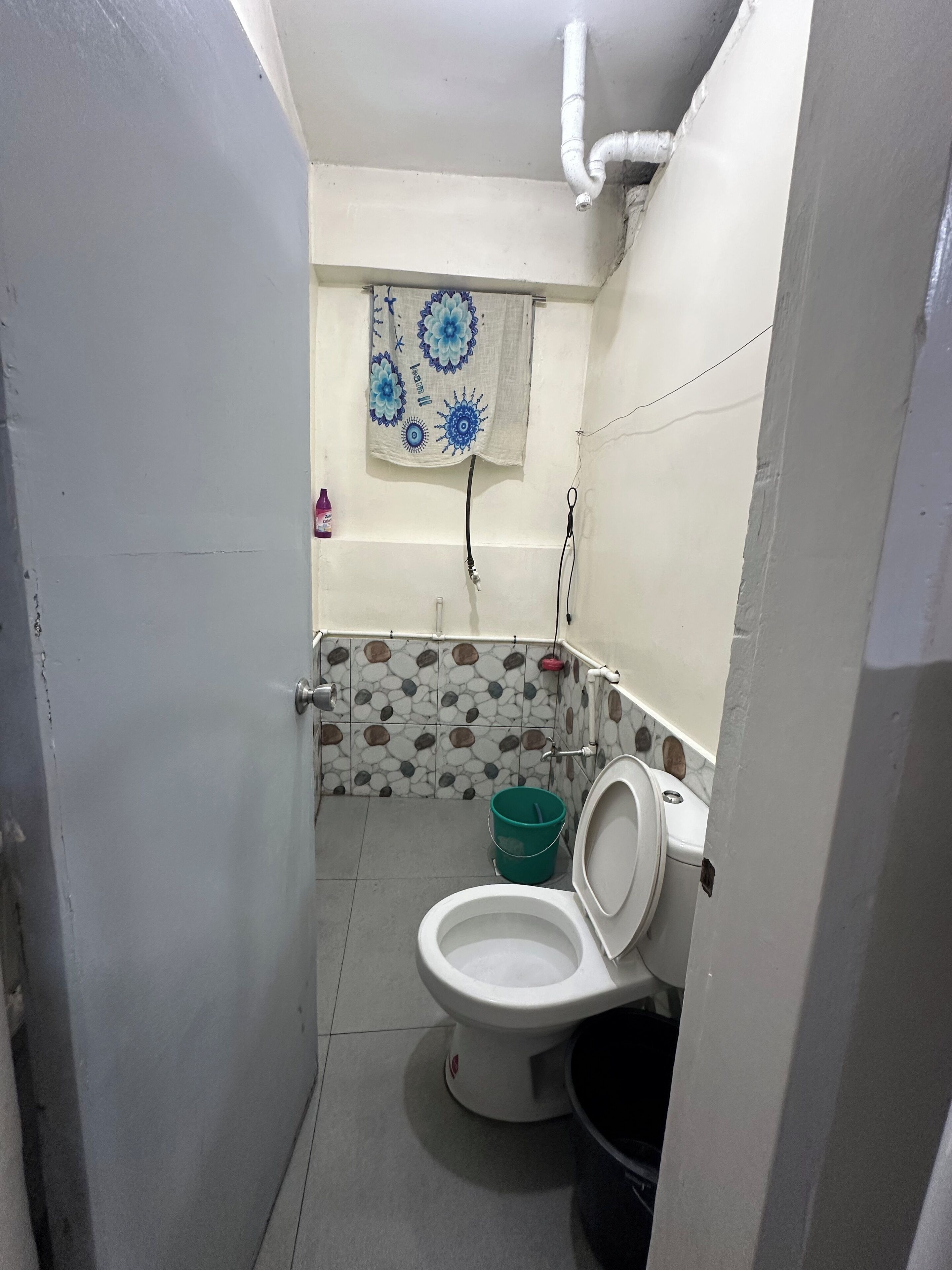 Serviettes fournies, savon, papier toilette