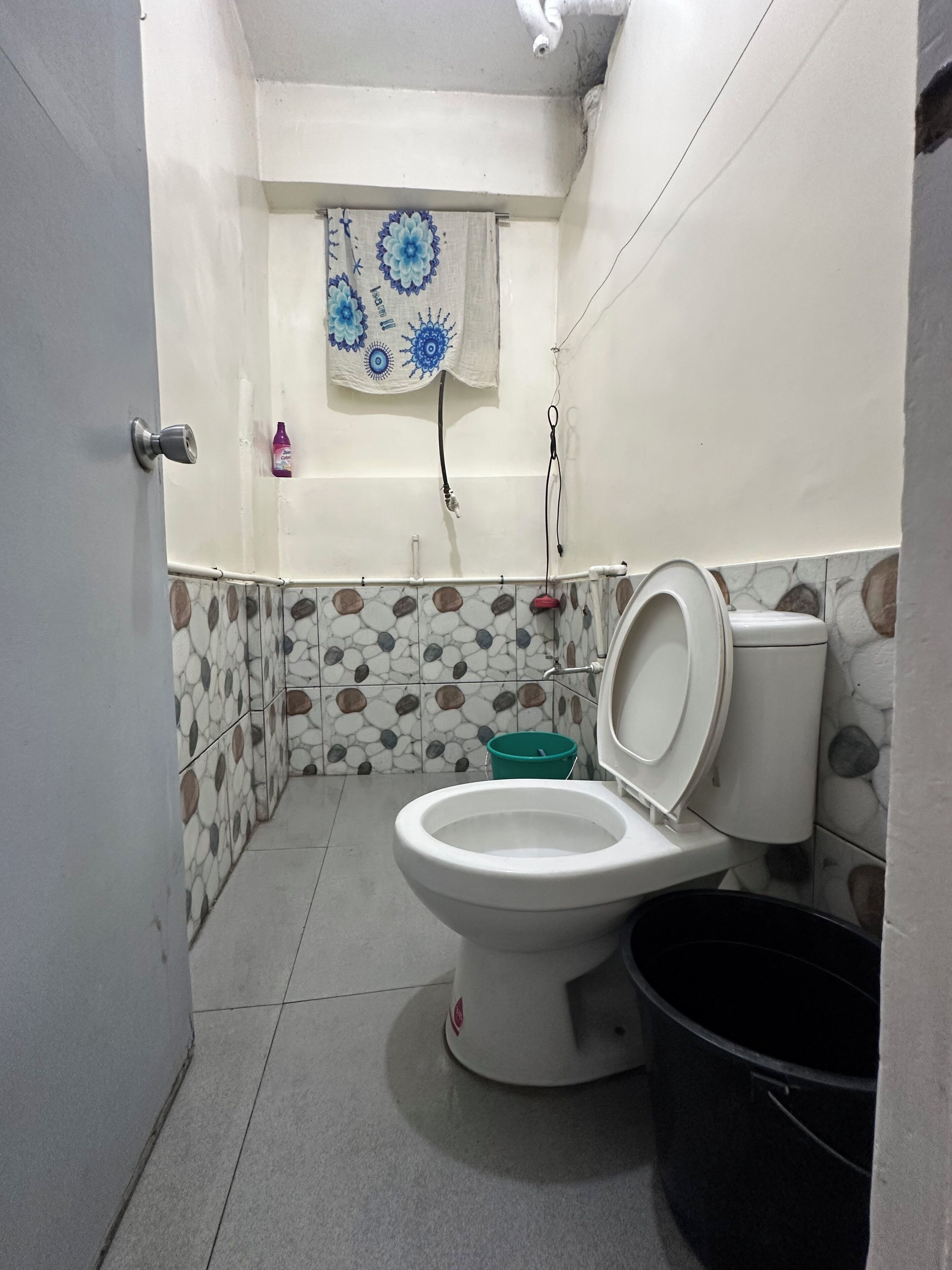 Toallas, jabón, papel de baño 