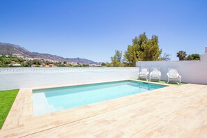 Pool - Beautiful Villa RUBI in Nerja (Málaga) (Nerja)