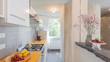 Departamento (2 Bedrooms) | Cocineta privada | Microondas, horno, cafetera de espresso y tetera eléctrica