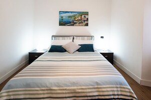 Apartment (1 Bedroom) | 1 bedroom, laptop workspace, iron/ironing board, cribs/infant beds