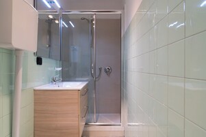 Apartment (1 Bedroom) | Bathroom | Shower, bidet, towels