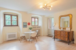 Apartment (1 Bedroom) | Living area | 32-inch flat-screen TV with cable channels - La Piazza di Cernobbio by Rent all Como (Cernobbio)