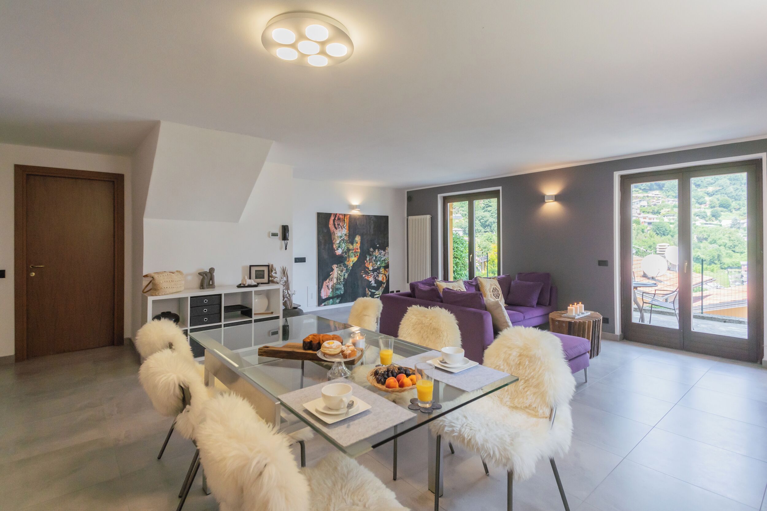 Apartamento, 2 quartos (2 Bedrooms) | Área de estar | Smart TV 32 polegadas com canais a cabo