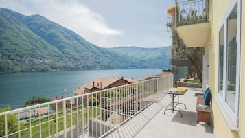 Apartment (2 Bedrooms) | Balcony