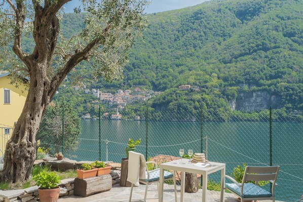 Apartment (2 Bedrooms) | Lake view - La Quiete With Private Garden by Rent all Como (Laglio)
