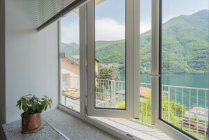 Apartamento (2 Bedrooms) | Vistas al lago