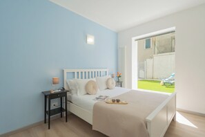 2 habitaciones, tabla de planchar con plancha y ropa de cama 