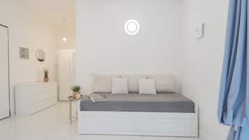Apartment (1 Bedroom) | 1 bedroom, iron/ironing board, bed sheets
