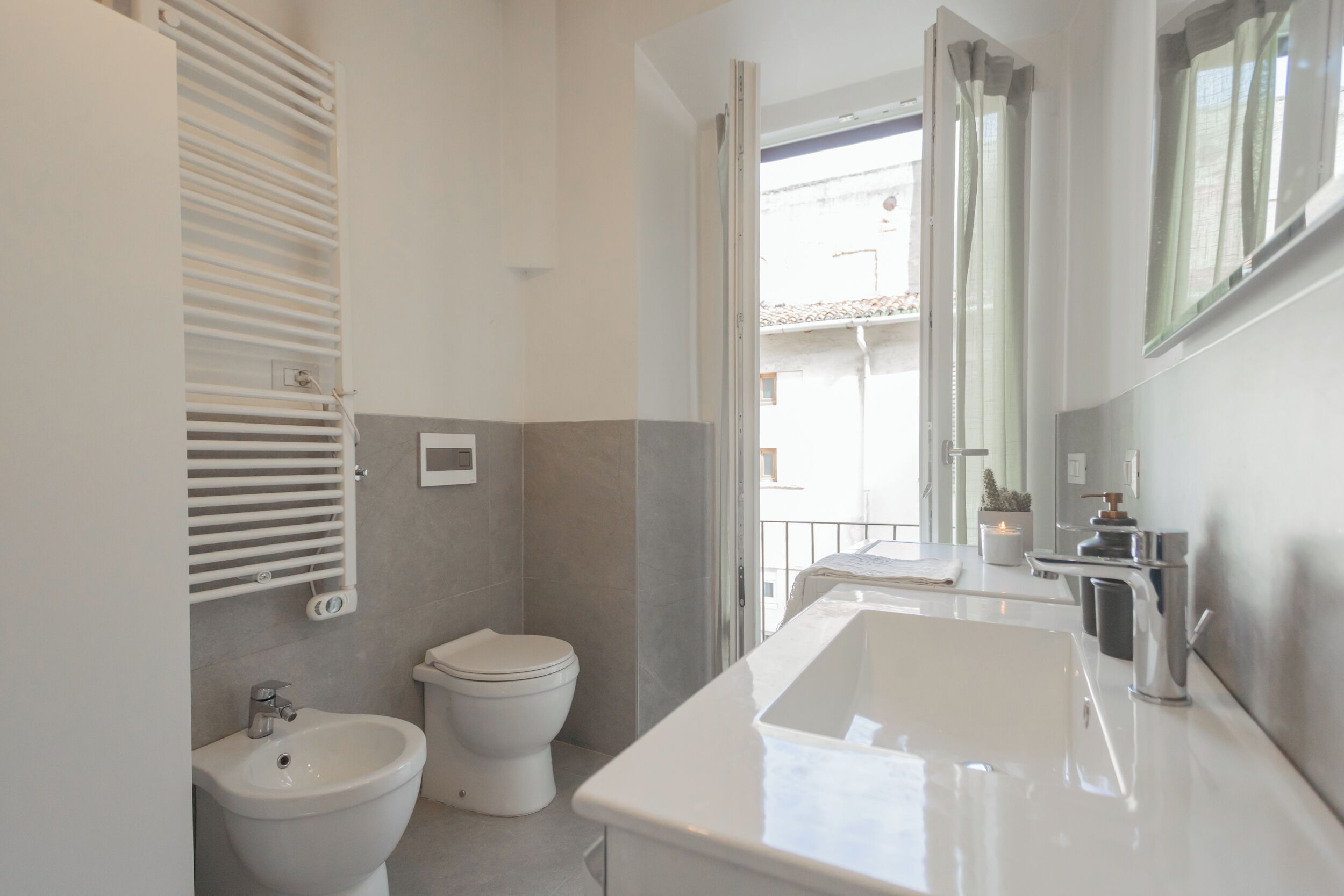 A modern bathroom with a bathtub, sink, and toilet.