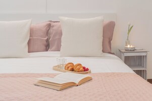 Apartment (1 Bedroom) | 1 bedroom, laptop workspace, iron/ironing board, bed sheets