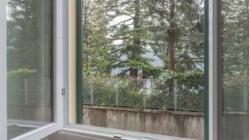 Apartment (1 Bedroom) | Ausblick vom Zimmer
