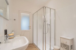 Apartamento (1 Bedroom) | Baño | Ducha y bidé