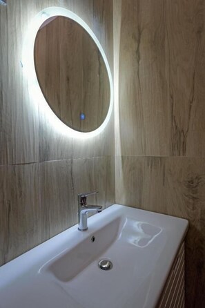 Family Room | Bathroom