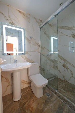 Triple Room, Sea View | Bathroom - Vila Xhovani (Ksamil)