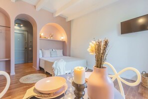 Studio (0 Bedroom) | Living area - OC Lake Love by Rent all Como (Laglio)