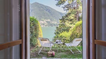 Studio (0 Bedroom) | Lake view