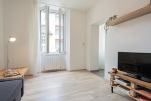 Living area - Old Court Hideaway by Rent all Como (Como)