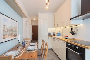 Huoneisto, 1 makuuhuone (1 Bedroom) | Yksityinen keittiö | Mikroaaltouuni, uuni, espressokone, vedenkeitin
