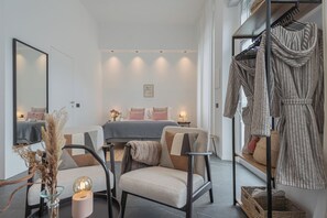 ์ํํธ (0 Bedroom) | ๊ฑฐ์ค ๊ณต๊ฐ | ์ผ์ด๋ธ ์ฑ๋ ์์ฒญ์ด ๊ฐ๋ฅํ 32์ธ์น TV