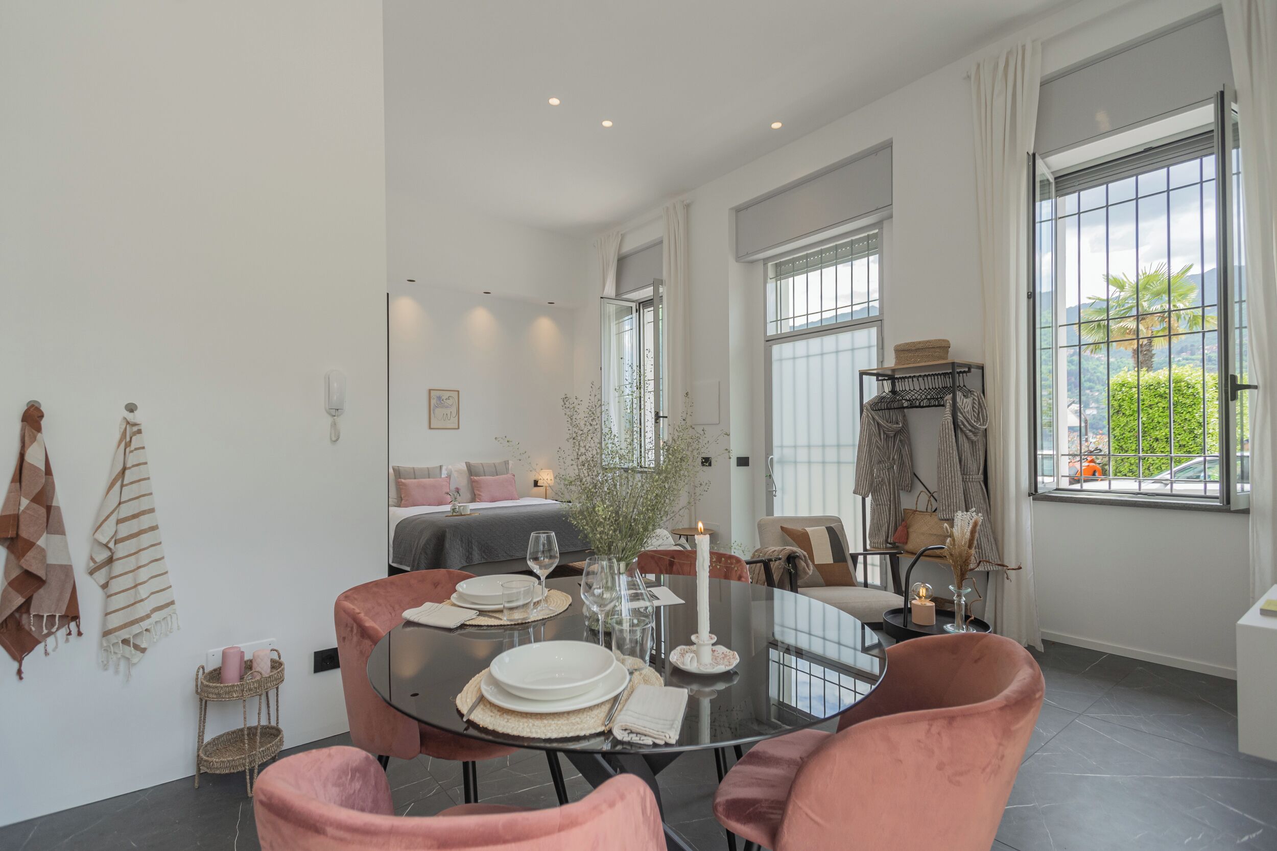 Apartment (0 Bedroom) | Wohnbereich | 32-Zoll-Fernseher mit Kabelempfang
