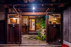 A traditional Japanese entrance with wooden doors, a stone pathway, and a small garden area. - Shimizu Kozuki 6min walk to Kiyomizu-dera Temple (Kyoto)