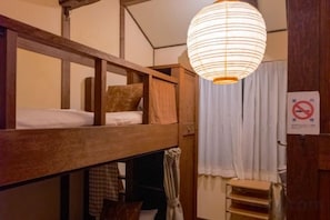 A bunk bed room with a hanging light fixture and a no-smoking sign. - Shimizu Kozuki 6min walk to Kiyomizu-dera Temple (Kyoto)