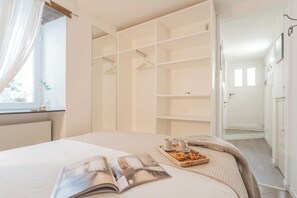 Apartment (1 Bedroom) | 1 bedroom, iron/ironing board, bed sheets - Pretty Studio in Old Town by Rent all Como (Carate Urio)